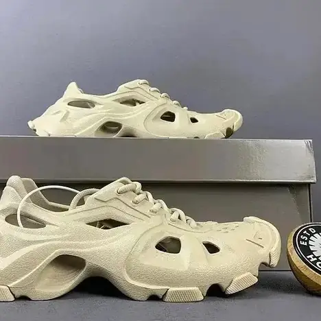 Balenciaga Cargo