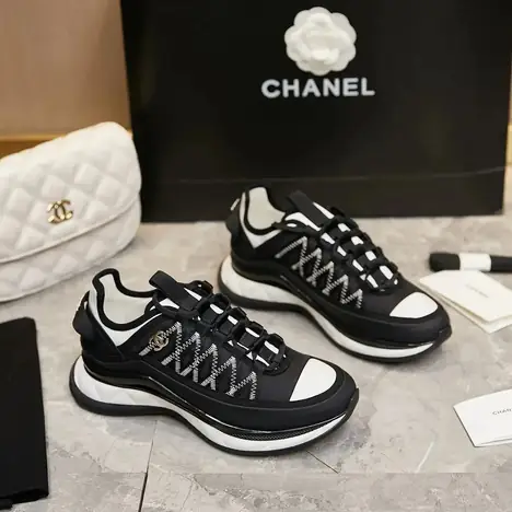 Chanel Sporty (34 colores)