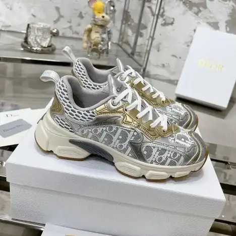 Dior B22