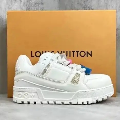 Louis Vuitton B22