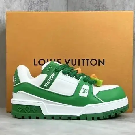 Louis Vuitton B22