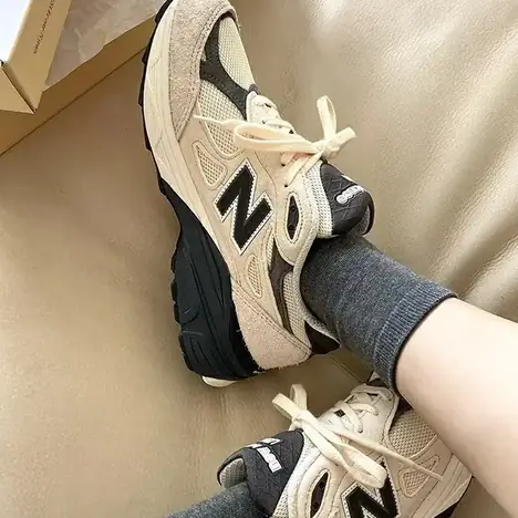 New Balance 990