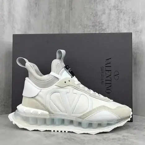 Valentino Garavani Vlogo (9 colores)