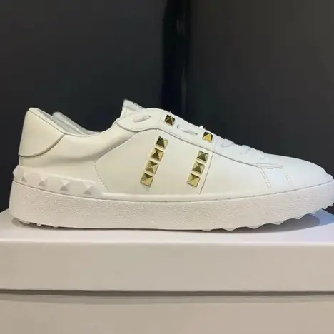 Valentino Rockstud